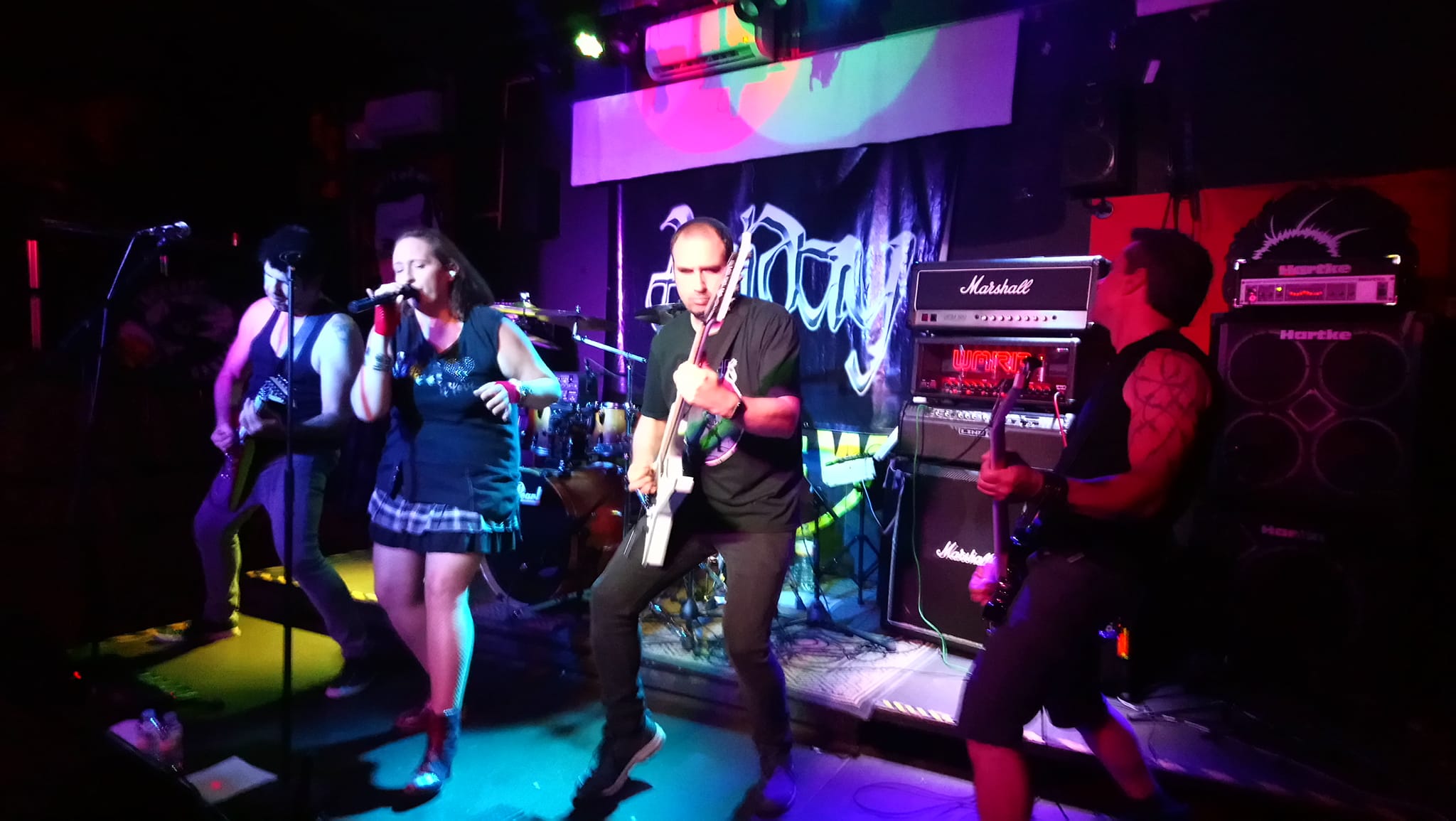 HIBERNIA + SORT ENGEL + ARIDAY EN ROCK BEER THE NEW